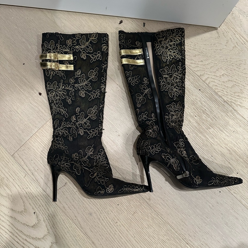 Elegant Black and Gold Women's Tapestry Design Boots